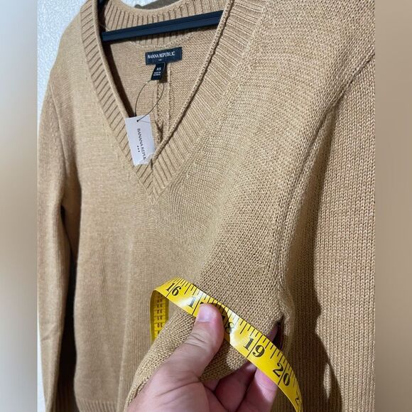 Banana Republic Tan V-Neck Sweater - Picture 5 of 6